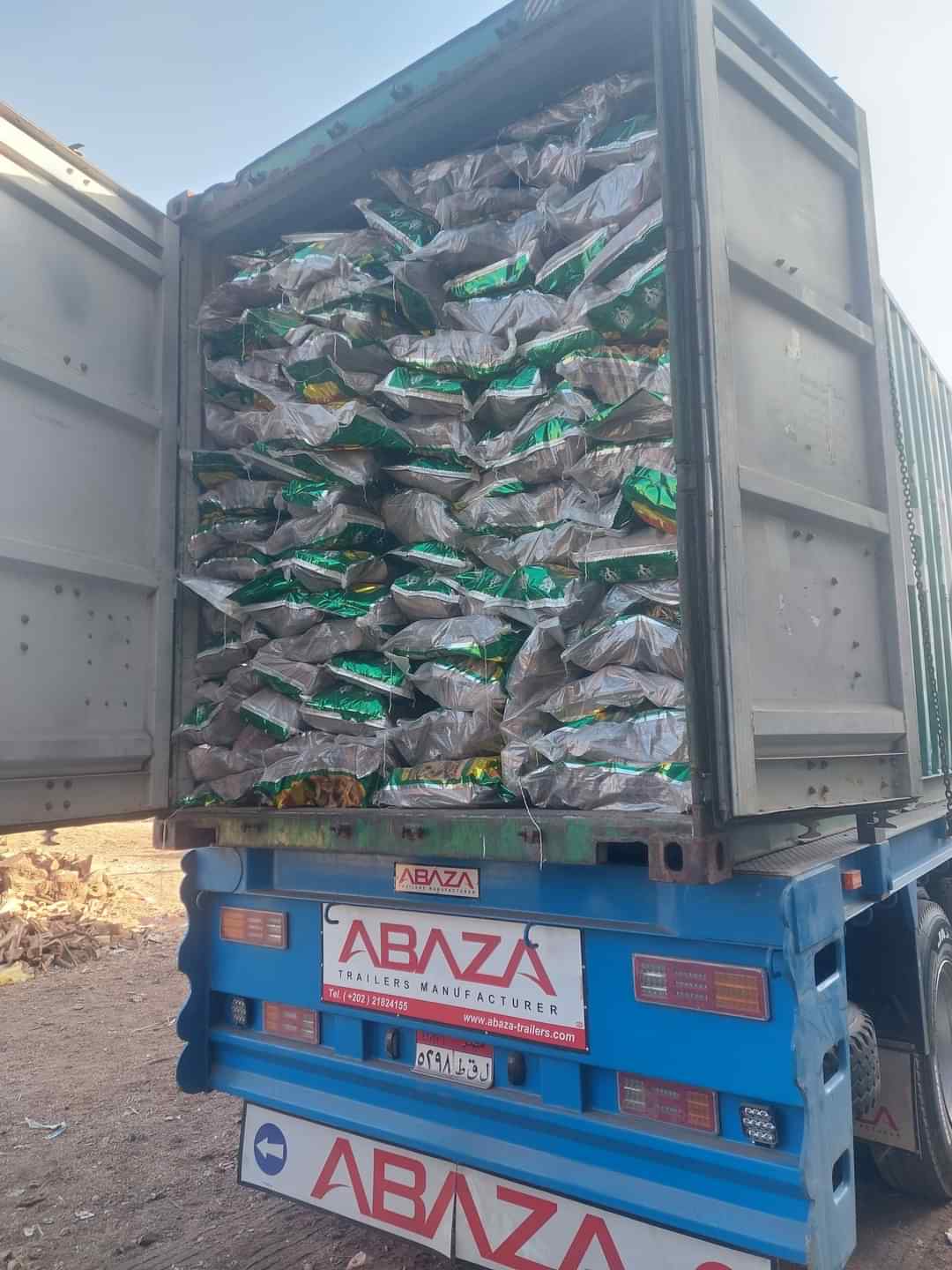 شحنة فحم معبأة وجاهزة للنقل