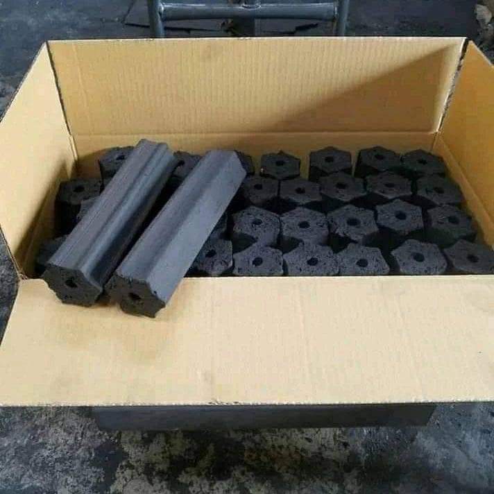 فحم مضغوط من منتجات Royal Charcoal